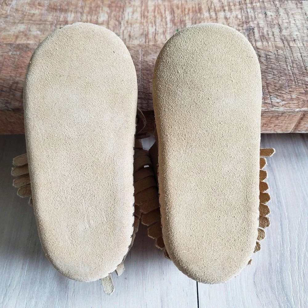 Minnetonka Moccasins Girls 4 Beige Suede Fringe‎ Ankle Soft Sole Western